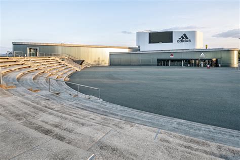 adidas hauptsitz herzogenaurach.